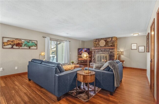 Building Photo - 6 Connie Ln