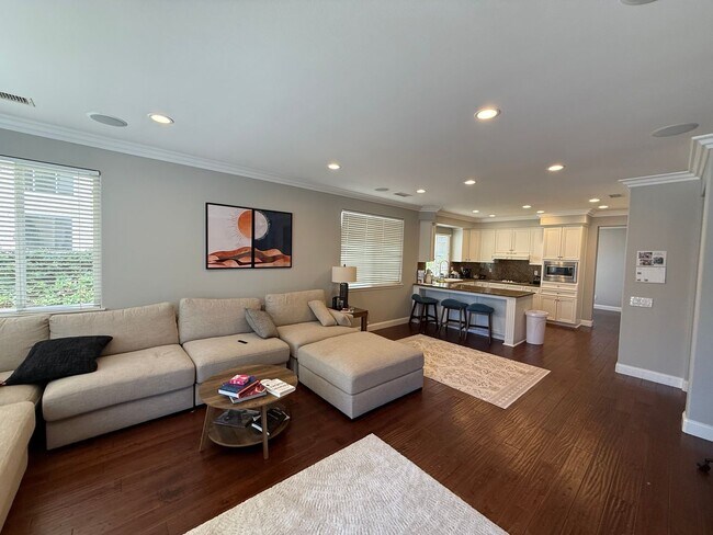 Building Photo - Lovely home in desirable Moorpark neighborhood