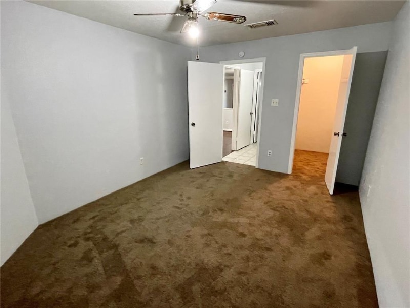 Building Photo - 9797 Leawood Blvd