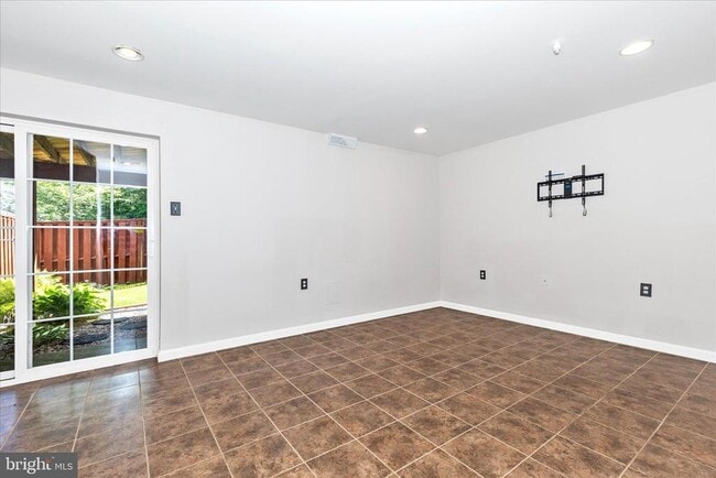 Building Photo - 5621 Queen Anne Ct