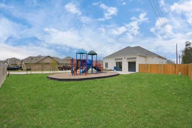 Building Photo - 15878 Mountlong Dr