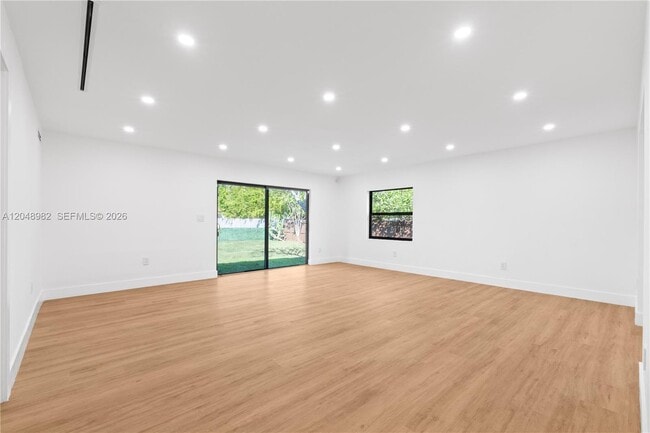 Building Photo - 665 NE 117th St