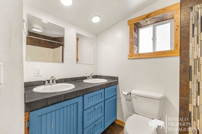 Building Photo - Charming Parker Home for Rent – Rustic Character Meets Modern Comfort!