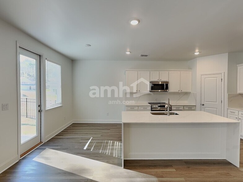 Building Photo - 1409 Aquamarine Dr