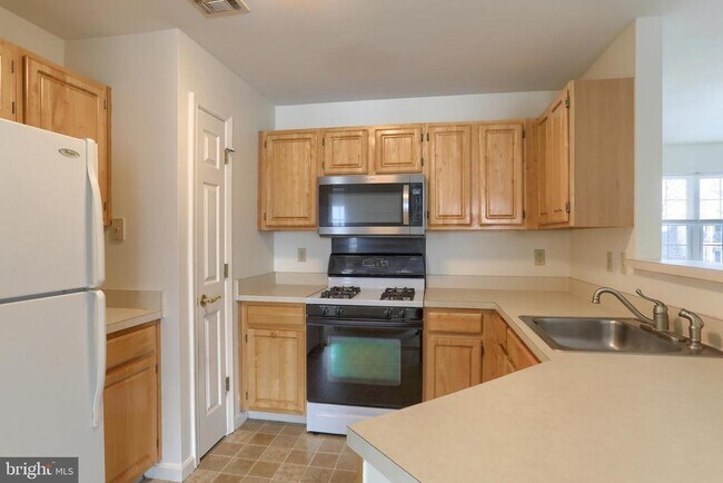 Building Photo - 211 Sparrow Rd