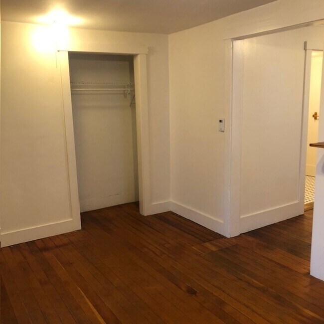 Building Photo - Cozy 1BR/1BA Available December!