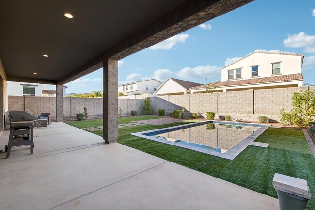 Building Photo - 19770 W Montecito Ave