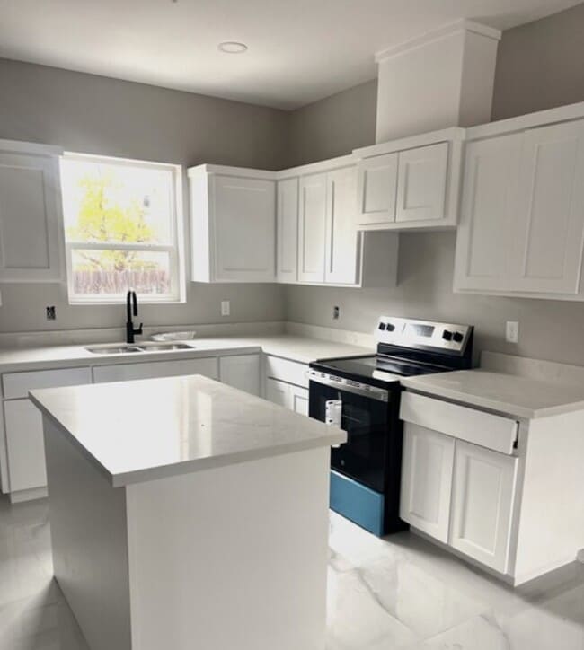 interior - Hummingbird Apartments