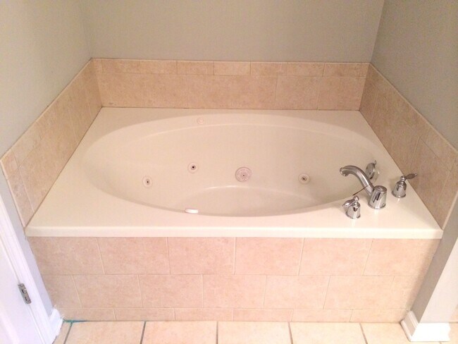 Building Photo - 1125A Southbend Drive