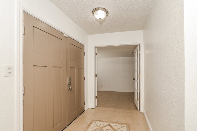 Building Photo - 2810 Devon Way