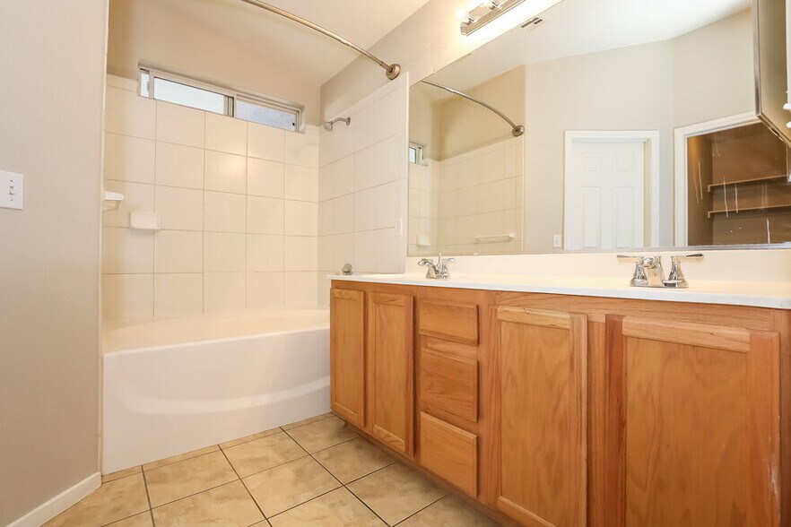 Building Photo - 546 Truffles St