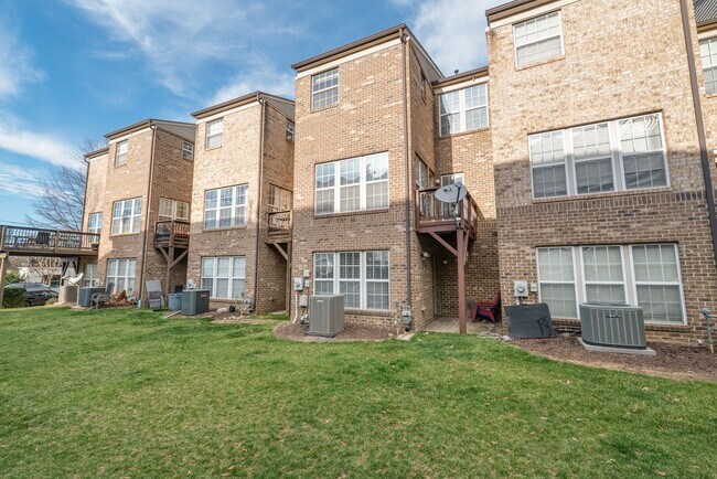 Building Photo - Charming Full-Brick Townhome in the Heart of South End