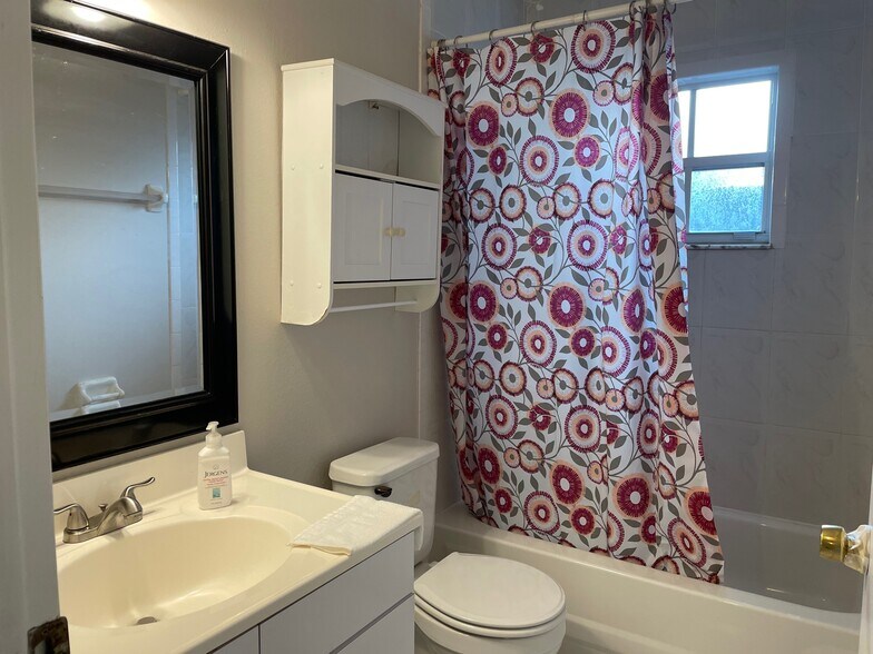 Building Photo - 3124 W Powhatan Ave