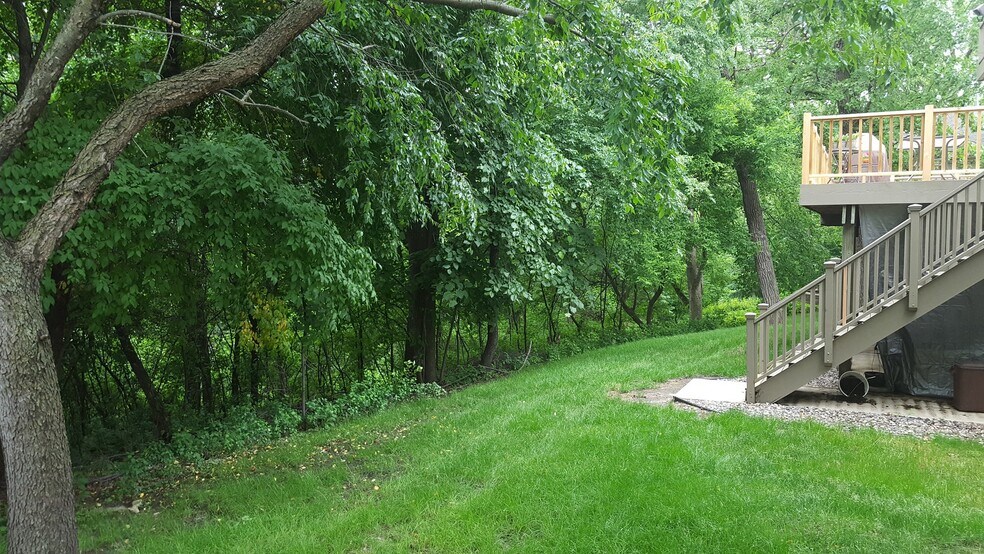 Yard - 2007 Glendale Hills Dr NE