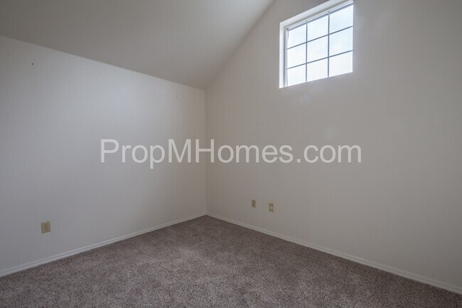 Building Photo - Courtyards at Springville - Great  2/2 Upper Level Condominium Available Now