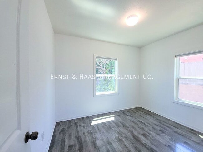 Building Photo - 12 53rd St