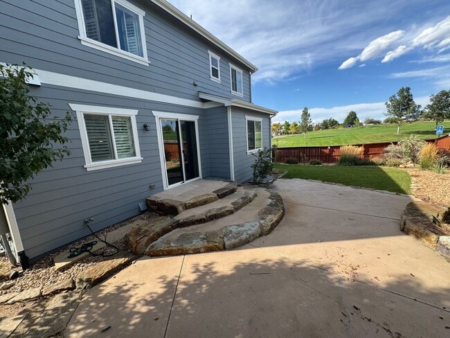 Building Photo - Beautiful spacious home in a lovely quiet ...