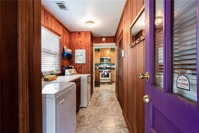 Building Photo - 4061 Lower Roswell Rd