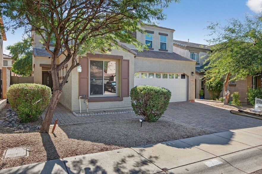 Primary Photo - 2353 W Barwick Dr