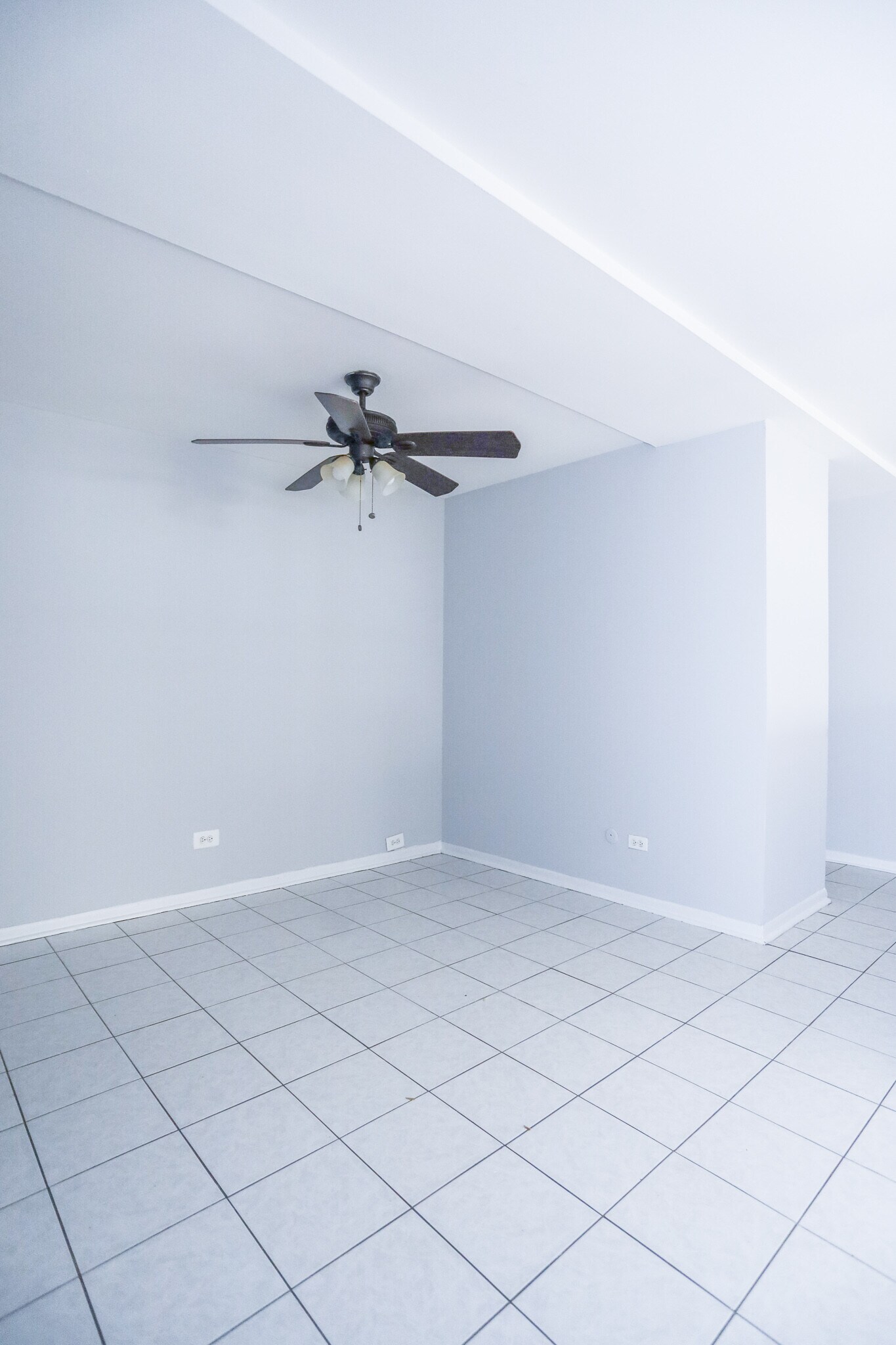 Building Photo - 2835 N Cambridge Ave