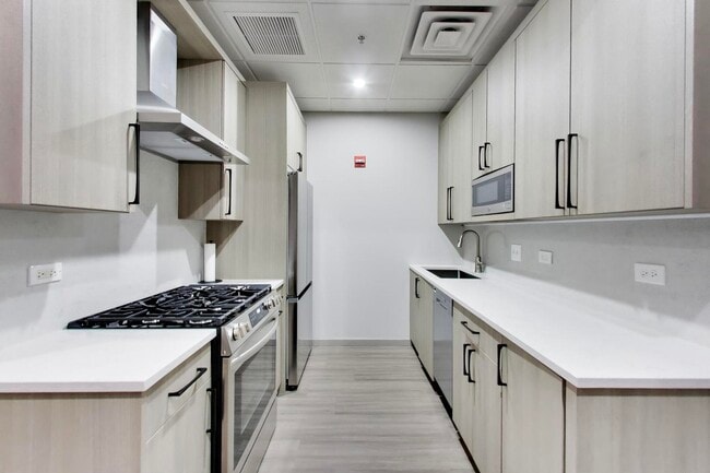 Building Photo - 201 N Westshore Dr