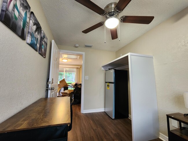 Building Photo - 3547 Cheswick Dr