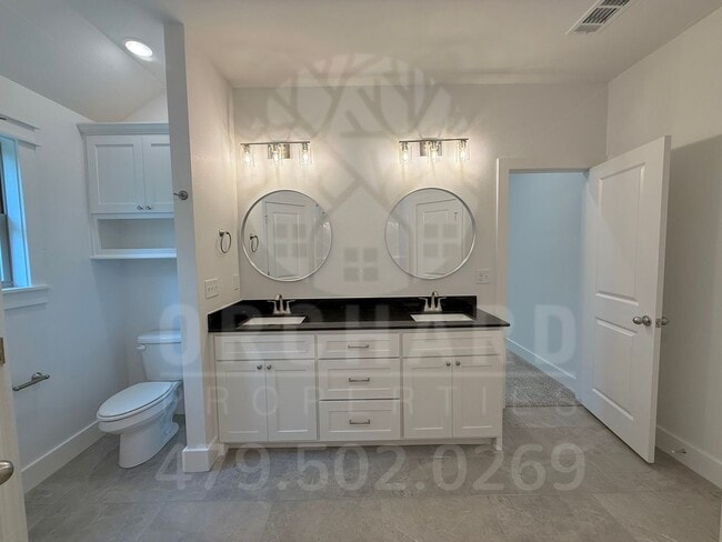 Building Photo - Bella Vista Single-Family Home- 2 Bed/ 2 B...