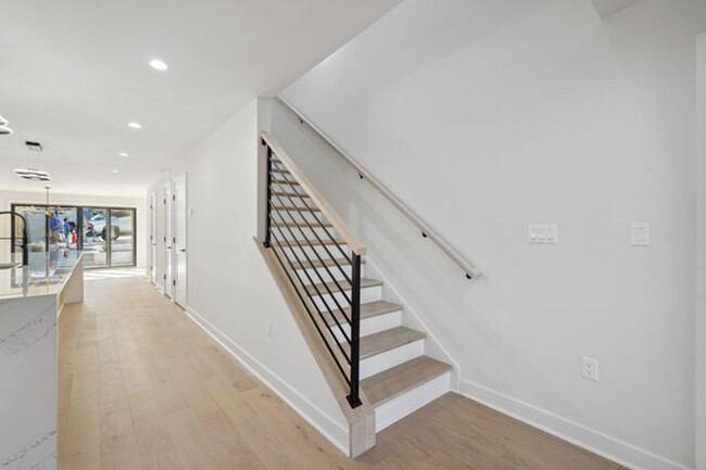 Building Photo - Stylish Cleveland Park Renovation with Par...