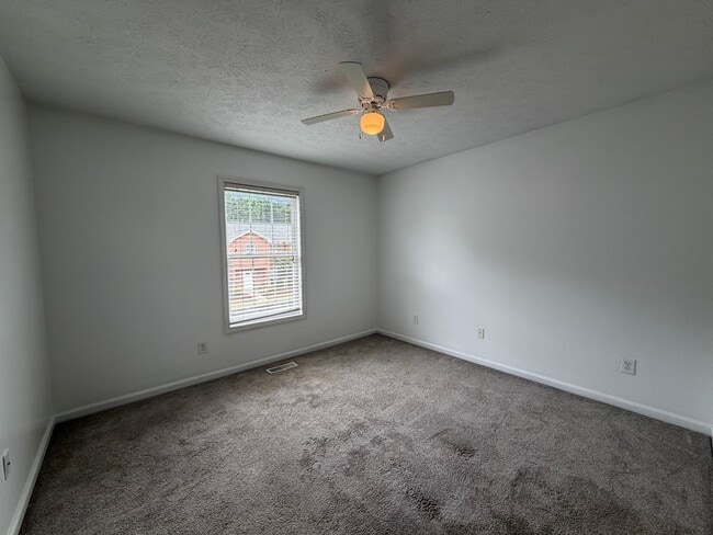 Building Photo - 1477 N. Donahue, Unit 3901