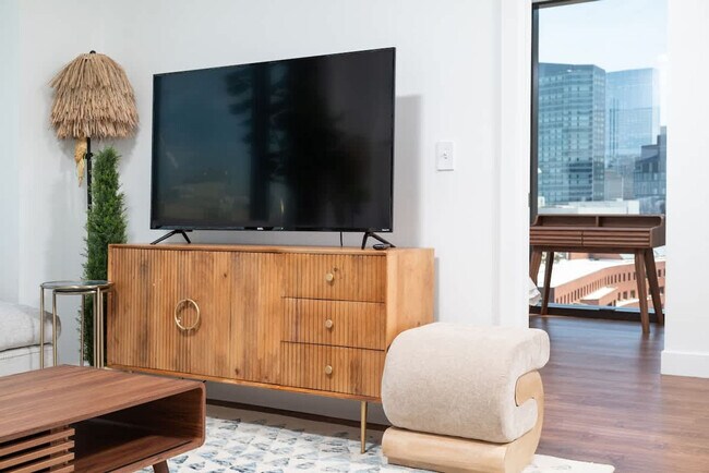 Building Photo - 212 Stuart St