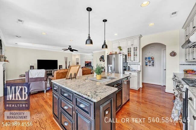 Building Photo - 7621 Nandina Dr