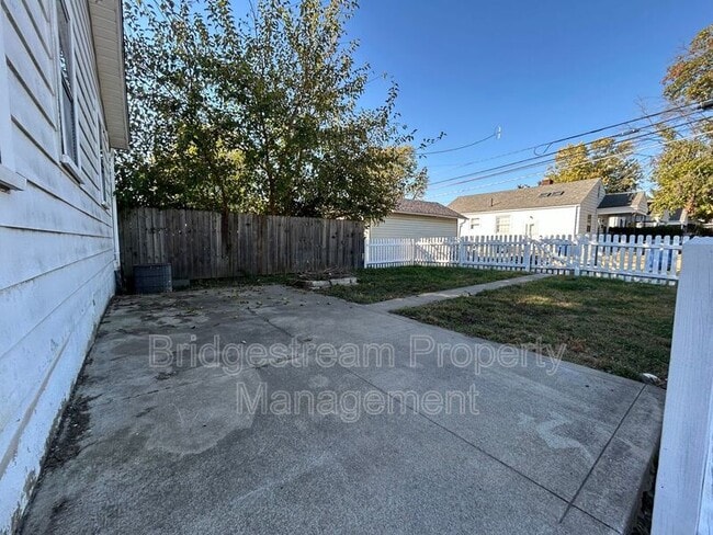 Building Photo - 1729 Patterson Rd