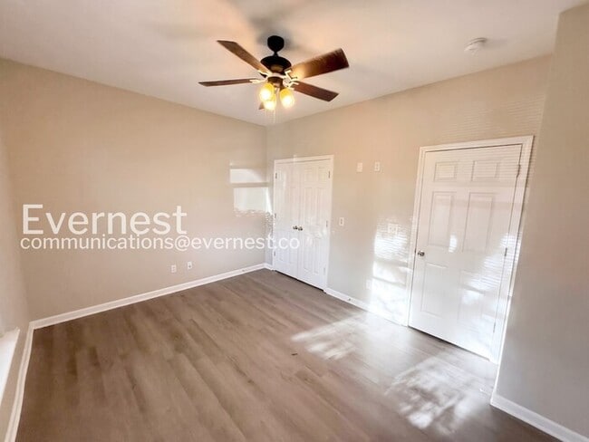 Building Photo - 3-Bed/2-Bath Home with Fenced Yard/Available Now!