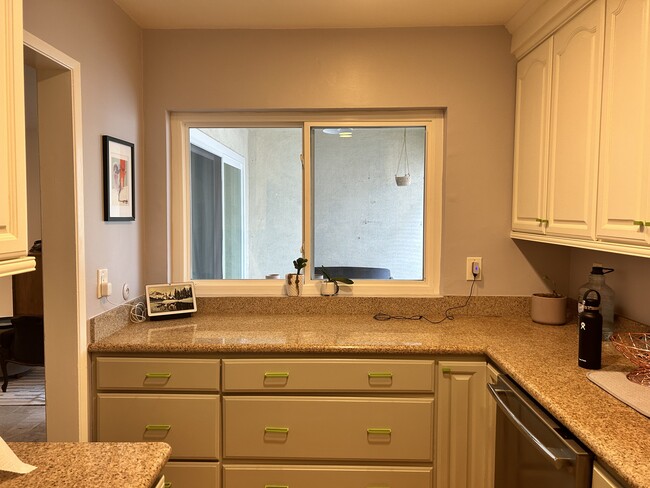 Fully Furnished Newer Kitchen/ Granite Countertops - 5651 Sumner Way