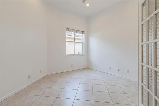 Building Photo - 5851 NW 119th Dr