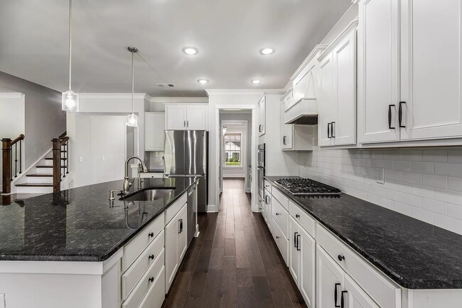 Building Photo - Exquisite Executive Home in the Heart of S...