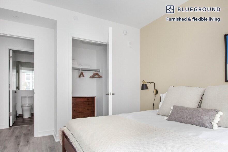 Building Photo - 949 1st St SE