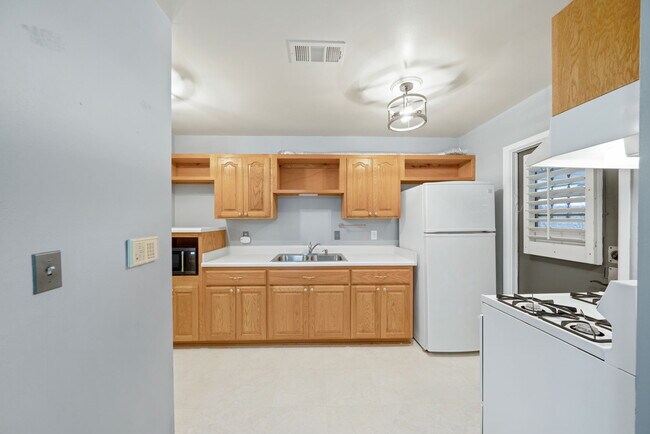 Building Photo - 6022 Castle Vw Dr