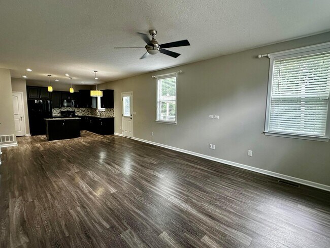Building Photo - 2195 Holiday Valley Dr