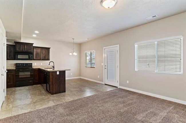 Building Photo - 3 Bed 2.5 Bath Layton Townhome