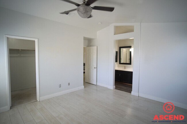 Building Photo - Charming 3 Bed 2.5 Bath Home Located Off of White Lane and Gosford!