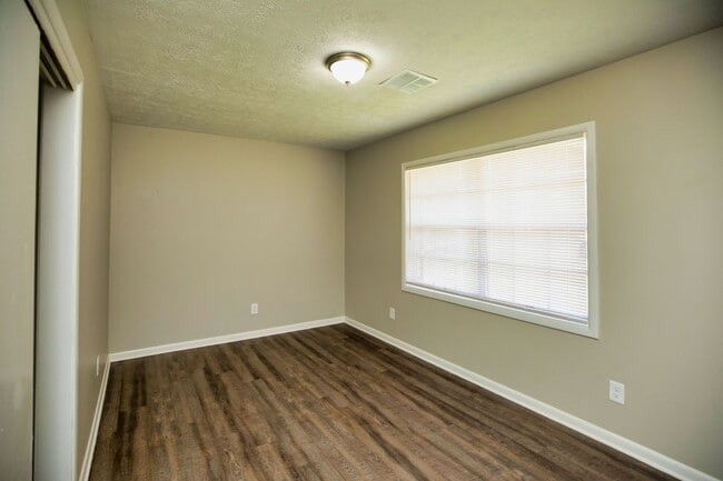 Building Photo - ** 4 Bed 2 Bath Located in Prattville ** C...