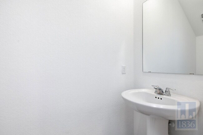 Building Photo - 106 Arbordale St