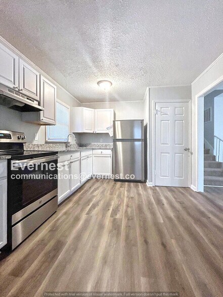 Building Photo - 542 Newcastle Rd