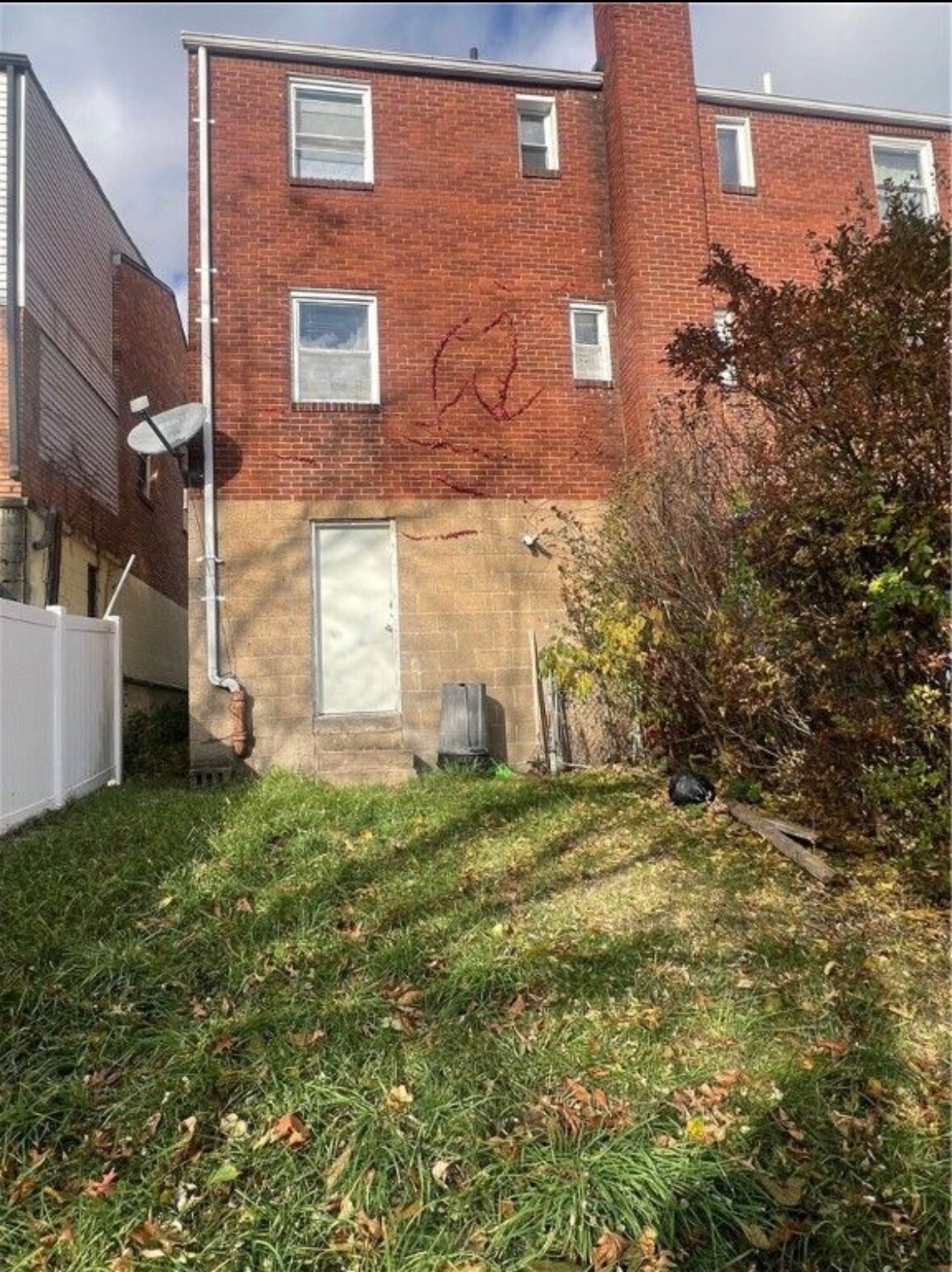 Building Photo - 650 Dunster St