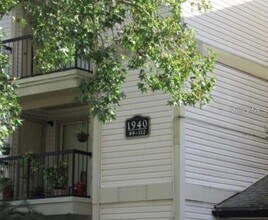 Building Photo - 1940 Lake Atriums Cir