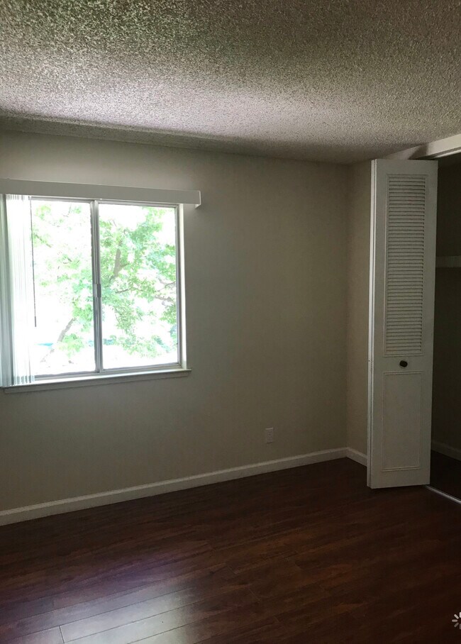Building Photo - 3026 Hurley Way