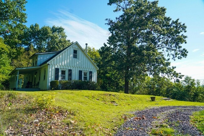 Building Photo - 9 Pulvers Ln