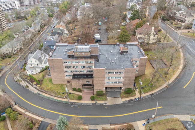Building Photo - Buckfield House