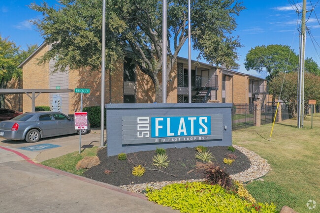Building Photo - 500 Flats